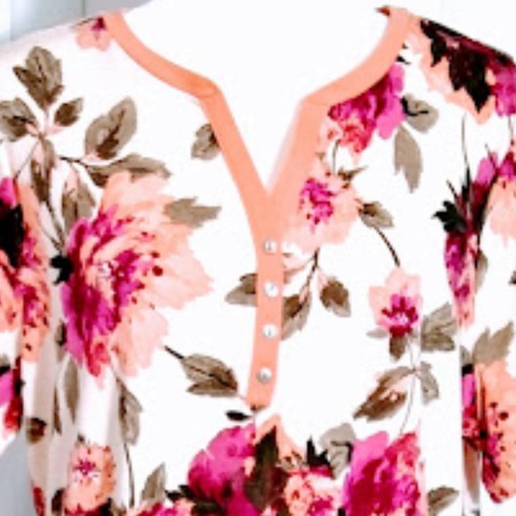 FLORAL TOP*HENLEY STYLE*BRIGHT FLORAL PATTERN*WOMEN 1X*CROFT & BARROW - Picture 3 of 6